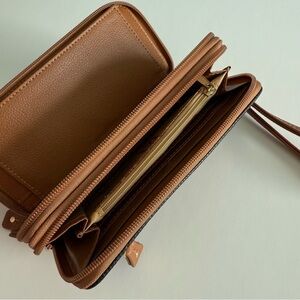 Stone Mountain Pebble Leather Wristlet Wallet Black Brown Zip Closure SZ Large